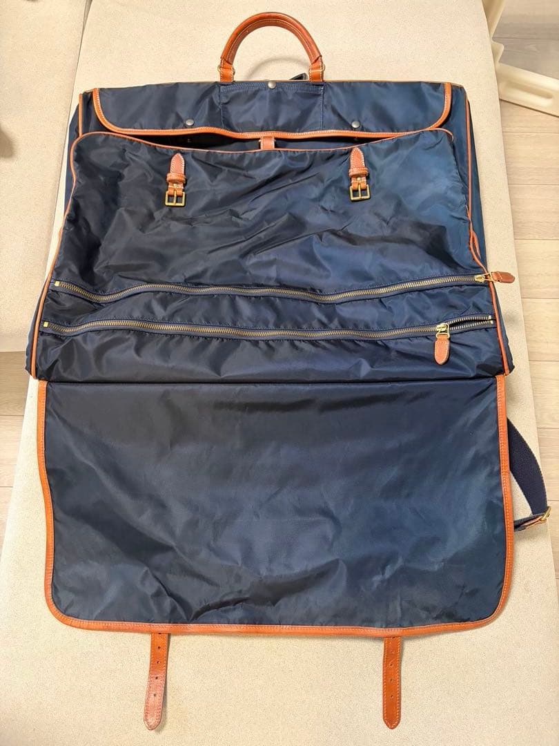 メルカリ市割中！フェリージ Felisi ナイロン ガーメントバッグ