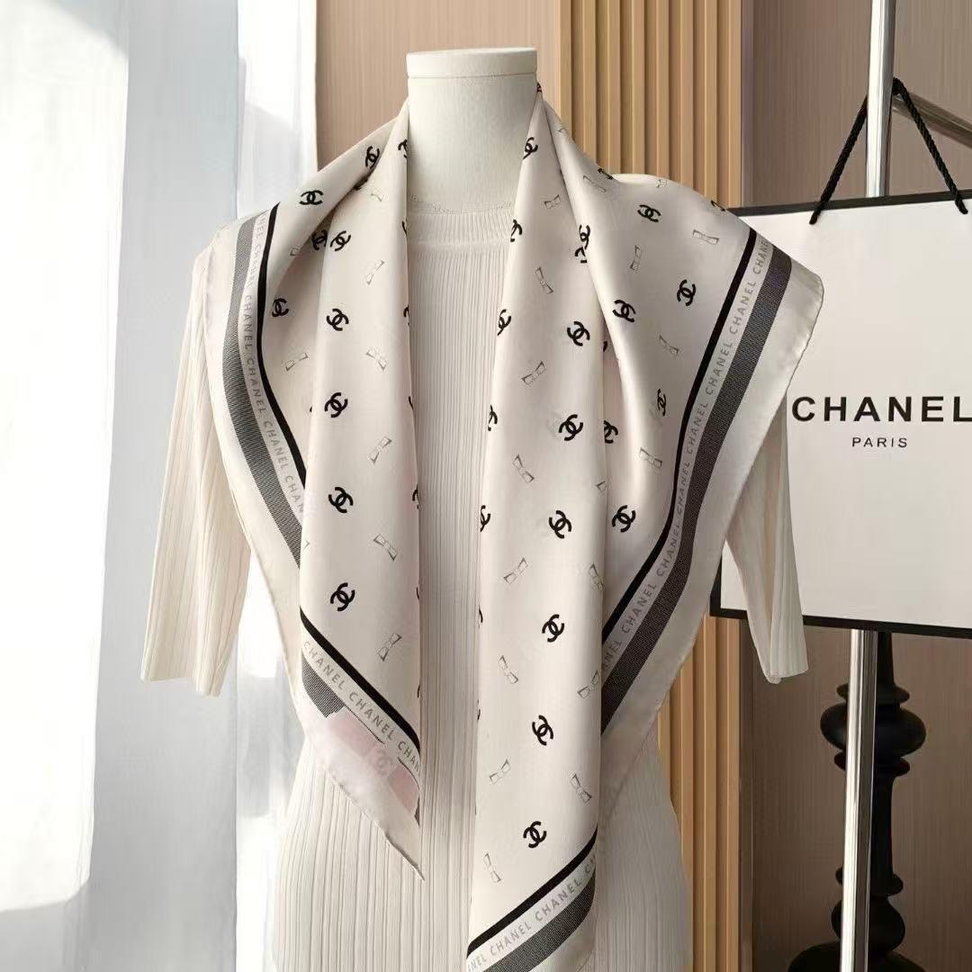 CCロゴ ホワイト大判スカーフ♡ 新品未使用