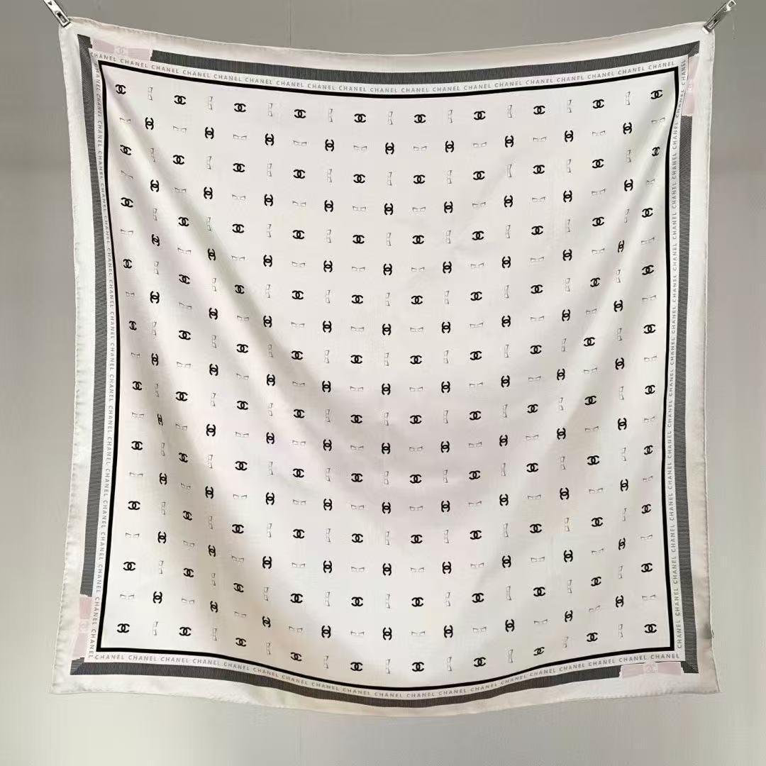 CCロゴ ホワイト大判スカーフ♡ 新品未使用