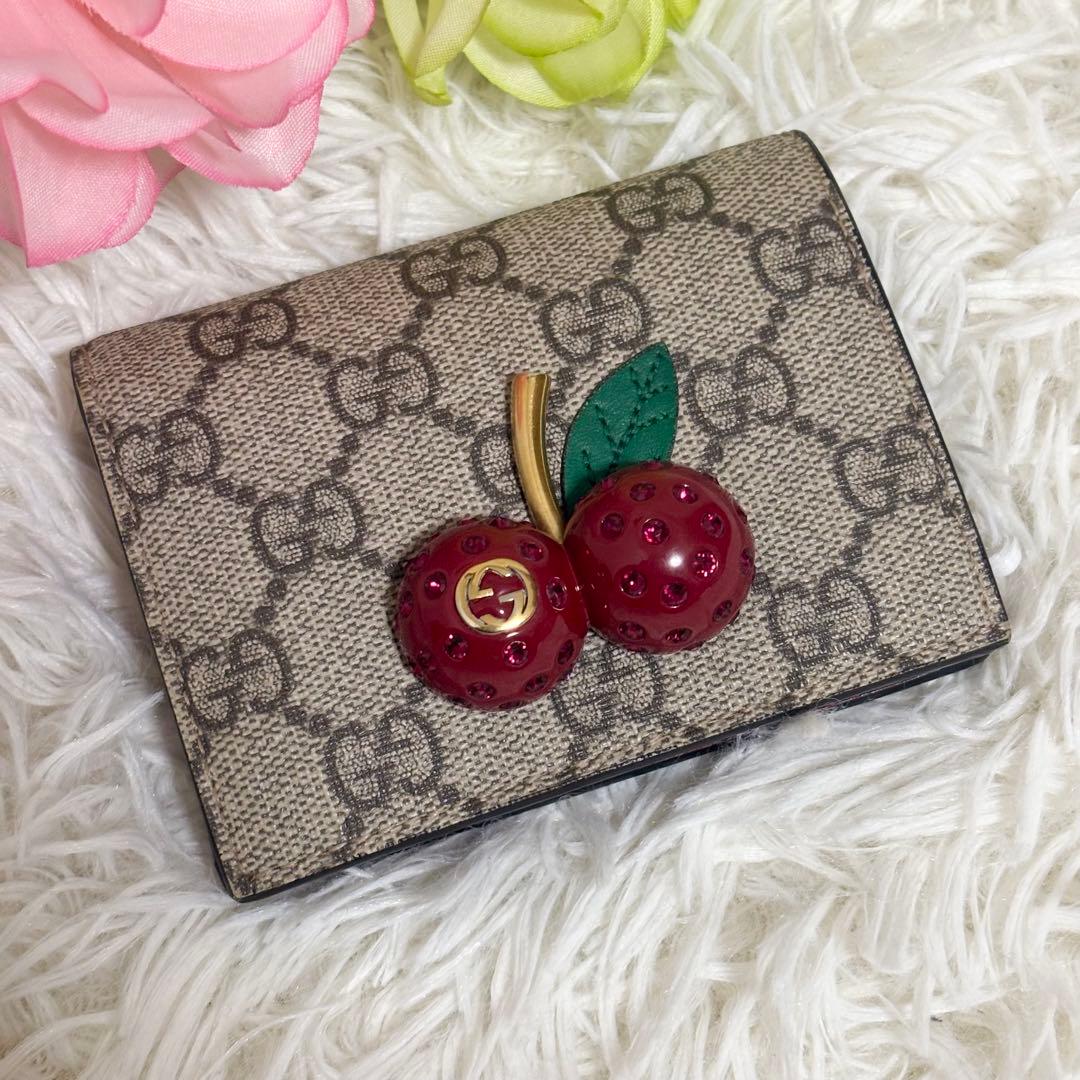 極美品✨グッチ　ストーン抜けなし チェリー さくらんぼ 二つ折り財布 GG柄