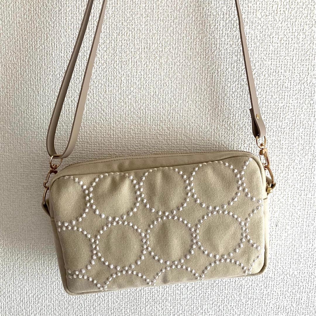 ショルダーポシェット