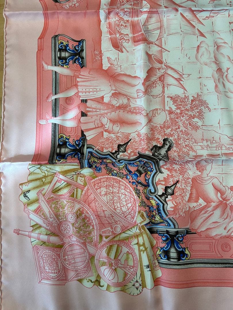 HERMES エルメス ピンク系　シルクスカーフ