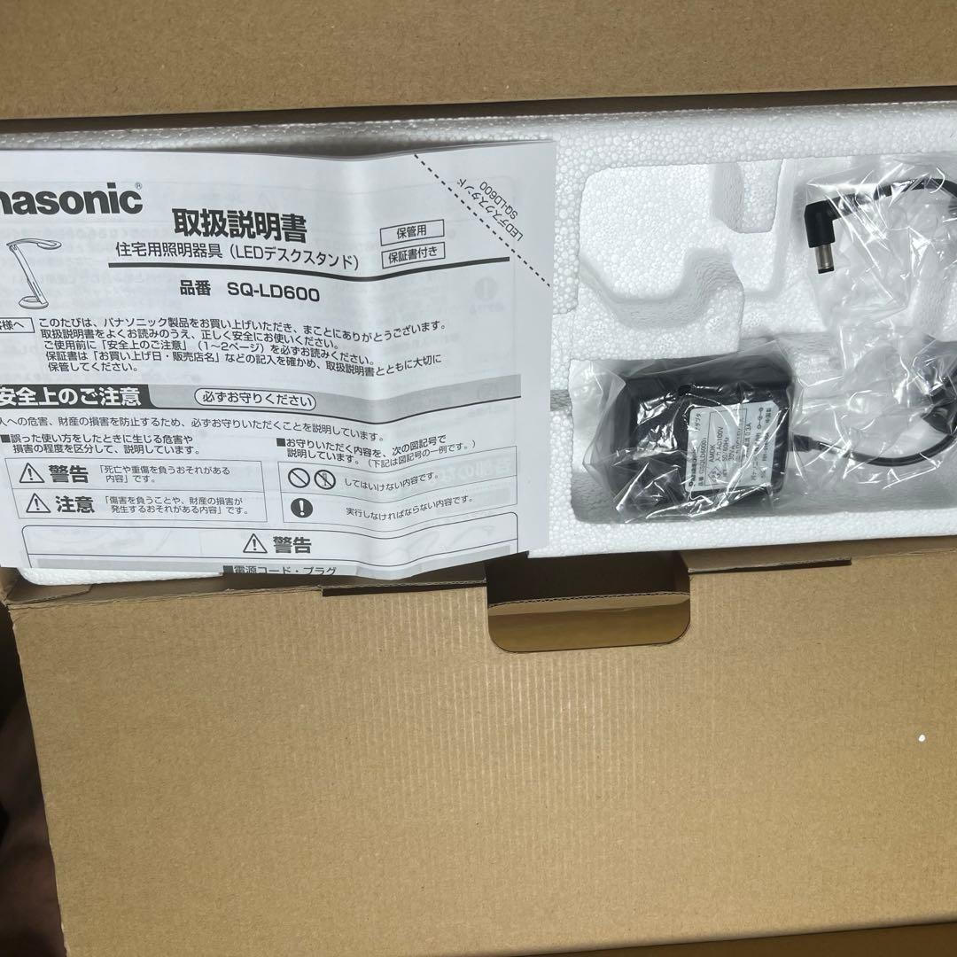 新品 パナソニック Panasonic LEDデスクライトSQ-LD600-S