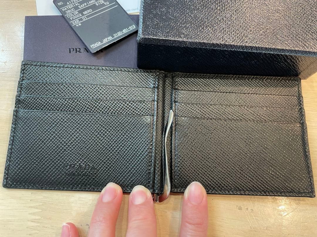【新品未使用】 PRADAプラダ サフィアーノレザー マネークリップ2MN077