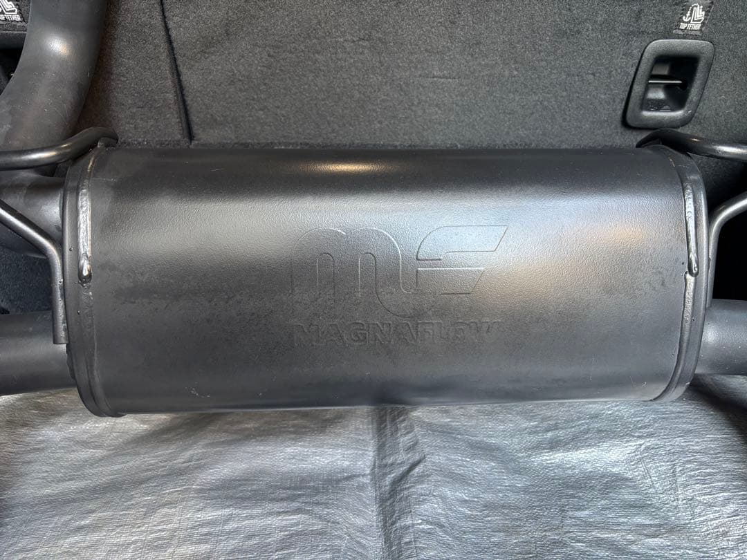MAGNAFLOW マフラー ブラック仕上げ　JLラングラー　中古