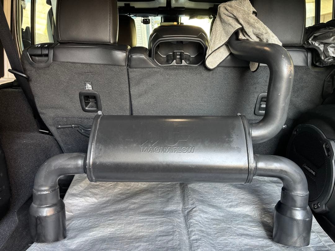 MAGNAFLOW マフラー ブラック仕上げ　JLラングラー　中古