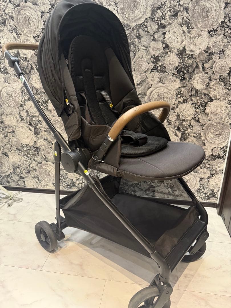美品 アップリカ ルーチェ LUCE ブラック ベビーカー