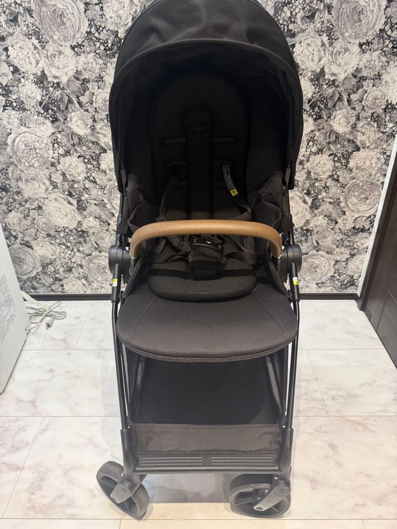 美品 アップリカ ルーチェ LUCE ブラック ベビーカー
