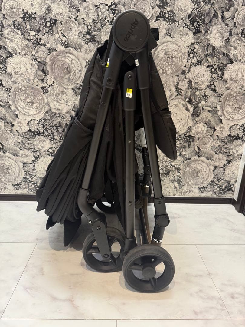 美品 アップリカ ルーチェ LUCE ブラック ベビーカー