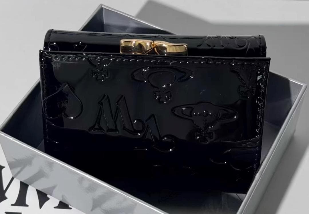 VVW いブラックエナメル型押しオーブ三つ折財布-110