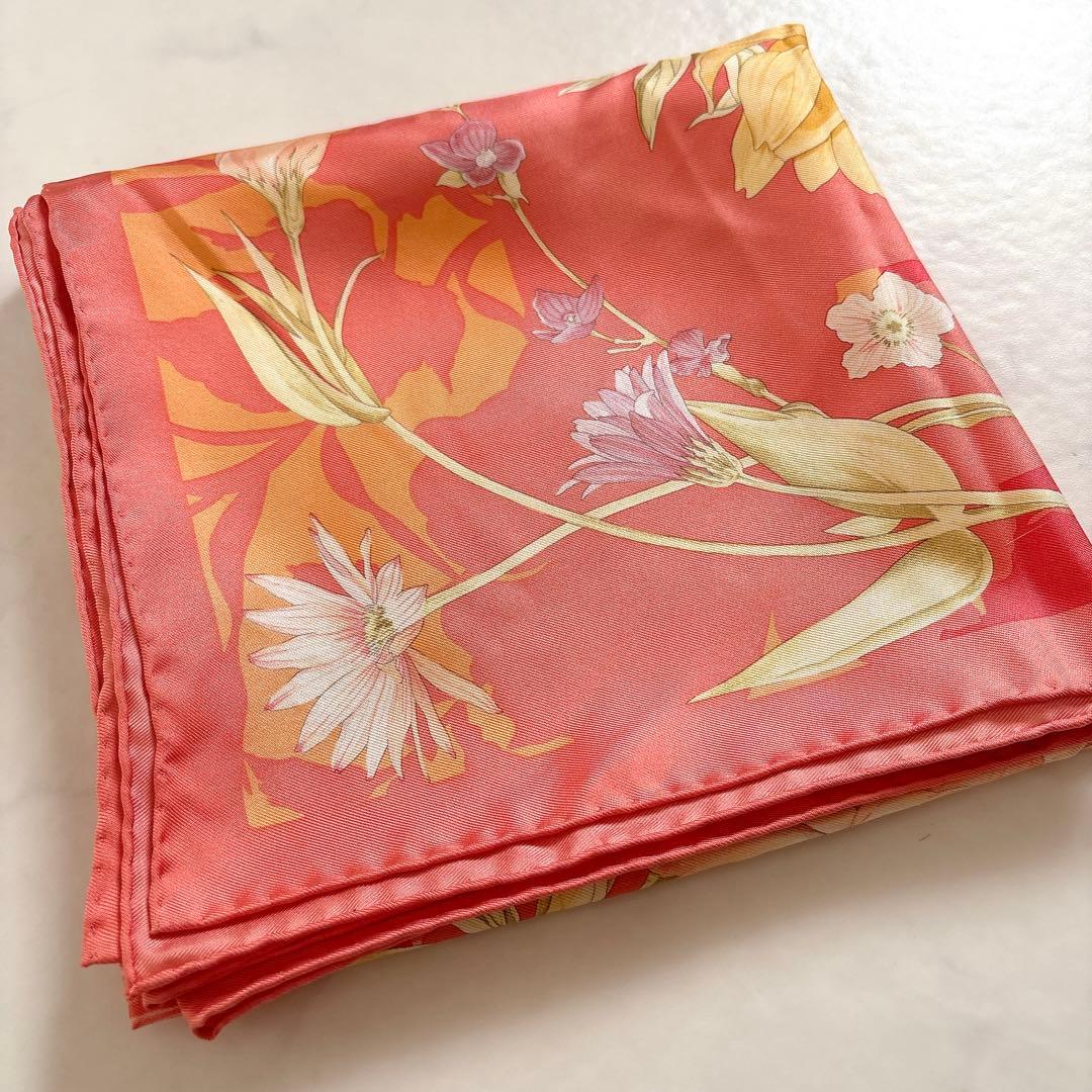 極美品 Ferragamo 大判 シルクスカーフ 花柄 サーモンピンク 春カラー