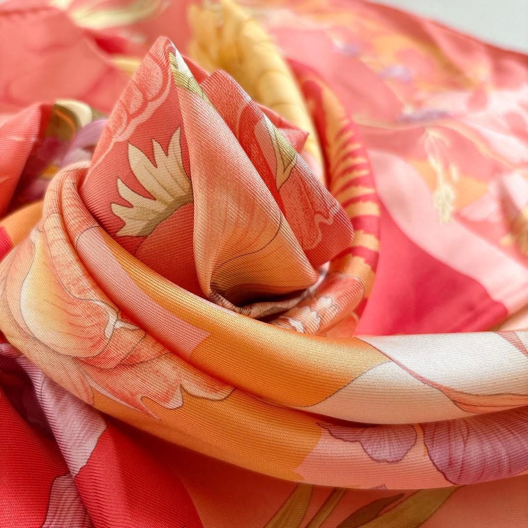 極美品 Ferragamo 大判 シルクスカーフ 花柄 サーモンピンク 春カラー