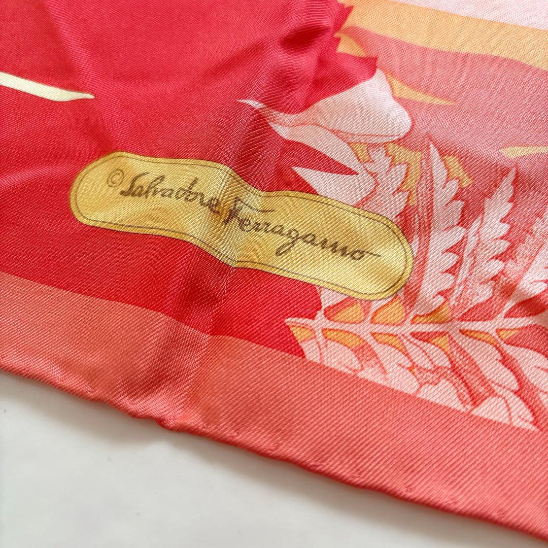 極美品 Ferragamo 大判 シルクスカーフ 花柄 サーモンピンク 春カラー
