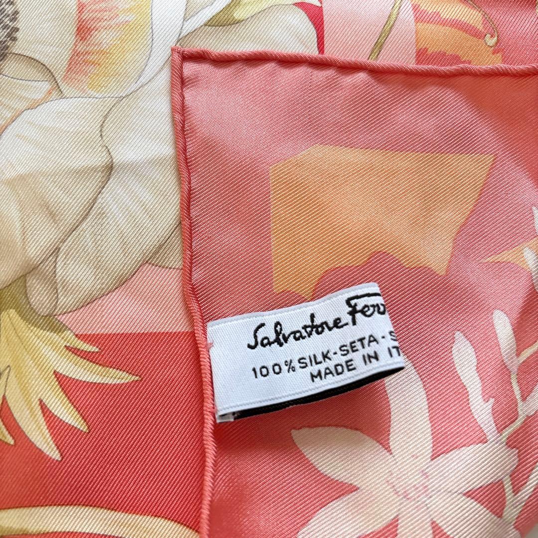 極美品 Ferragamo 大判 シルクスカーフ 花柄 サーモンピンク 春カラー