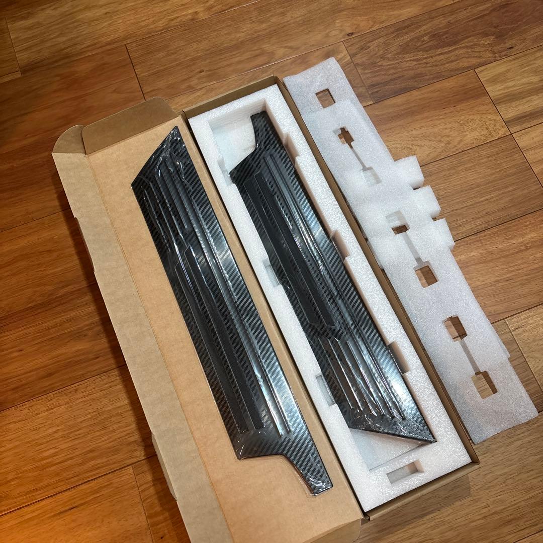 シエンタ 10系　カーボン調　サイドステップスカッフプレート　後席側のみ