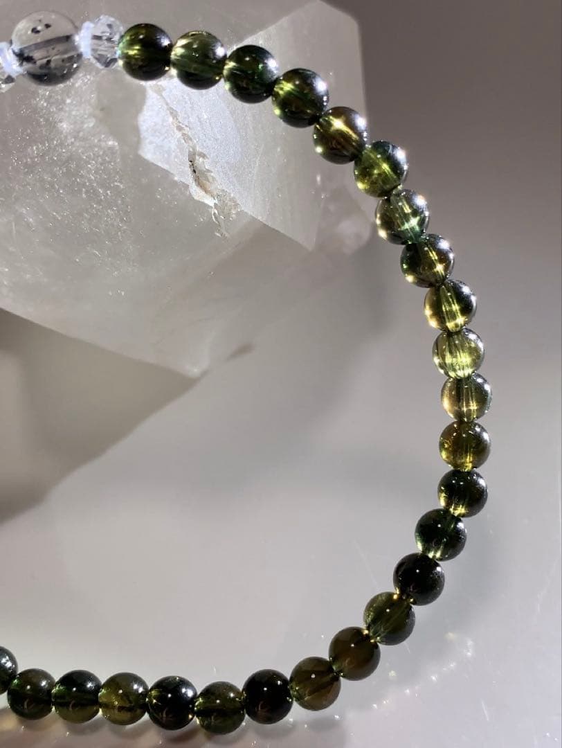 人気を集めるパワー❣️宝石質　コーネルピン　ヘマタイトインクォーツ　ブレスレット