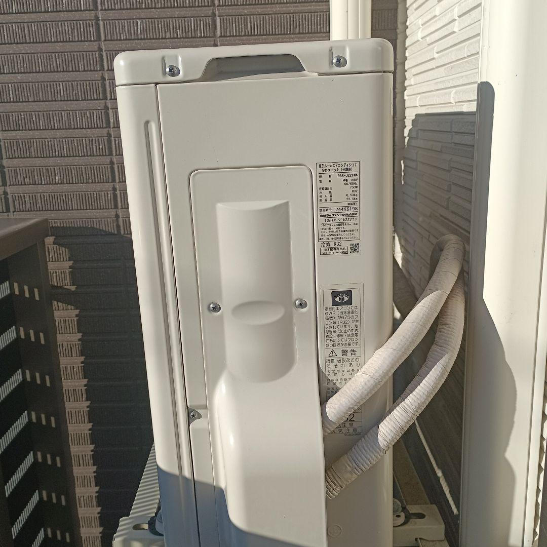 ①東芝 ルームエアコン RAS-J221M 6畳 2022年