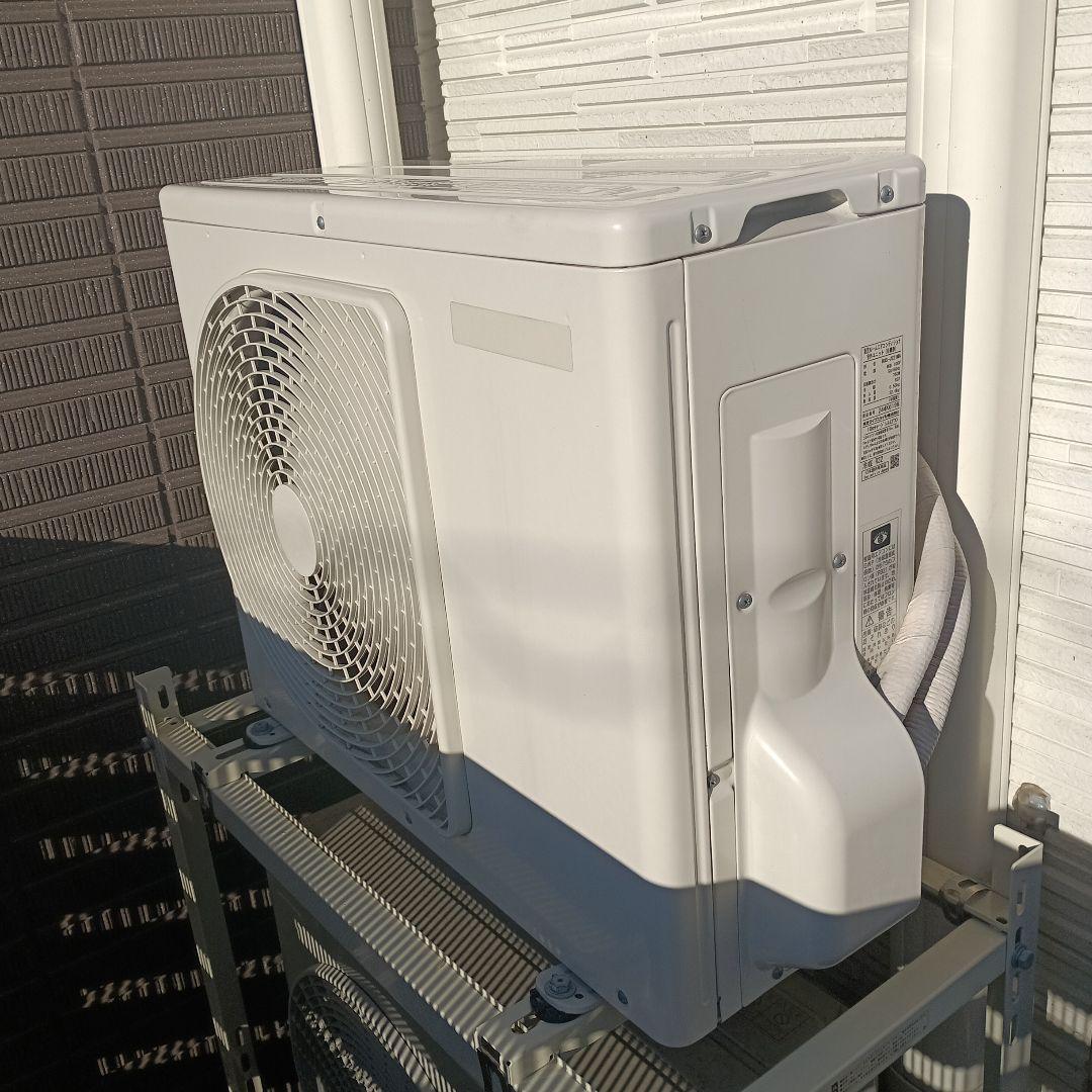 ①東芝 ルームエアコン RAS-J221M 6畳 2022年