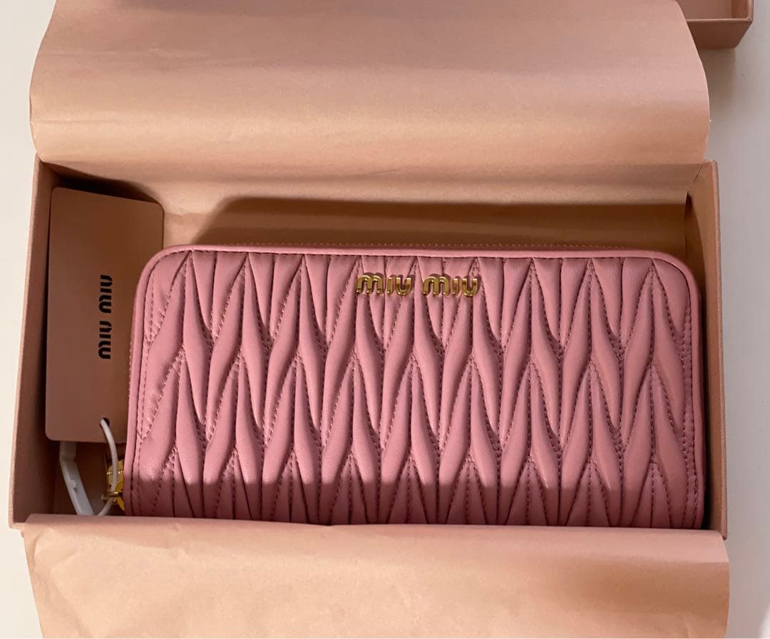 miu miu ミュウミュウ マテラッセ ナッパレザー 長財布 ピンク