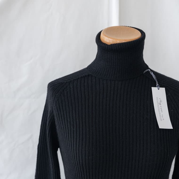 【未使用品】ハグオーワー　ホールガーメントタートルネックセーター