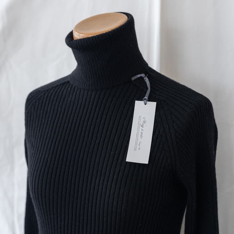 【未使用品】ハグオーワー　ホールガーメントタートルネックセーター