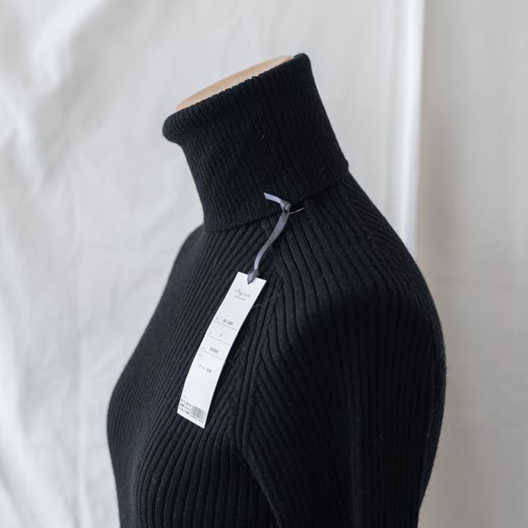 【未使用品】ハグオーワー　ホールガーメントタートルネックセーター