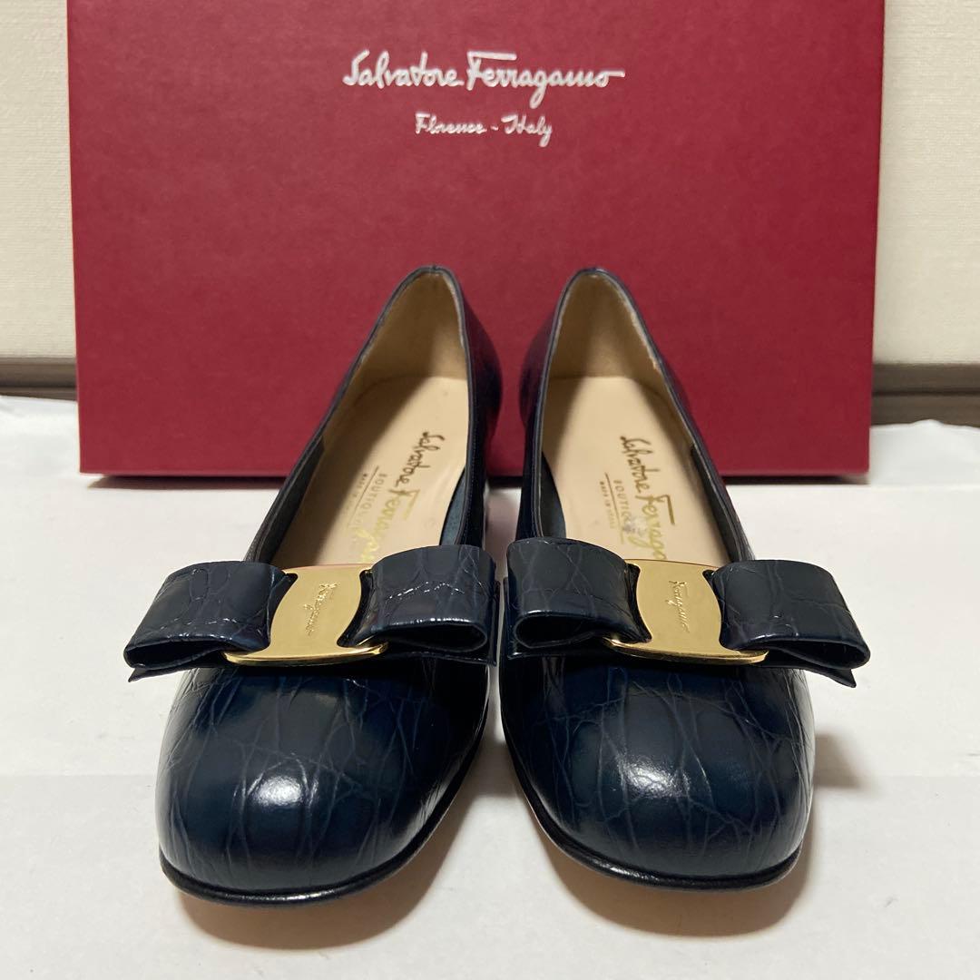 未使用✨Salvatore Ferragamo ネイビー パンプス フェラガモ