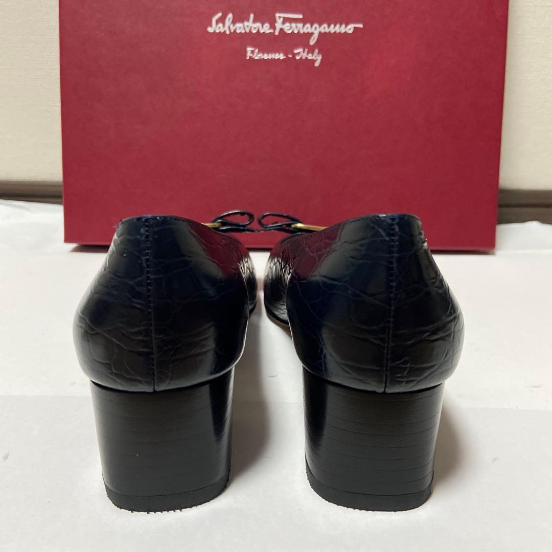 未使用✨Salvatore Ferragamo ネイビー パンプス フェラガモ