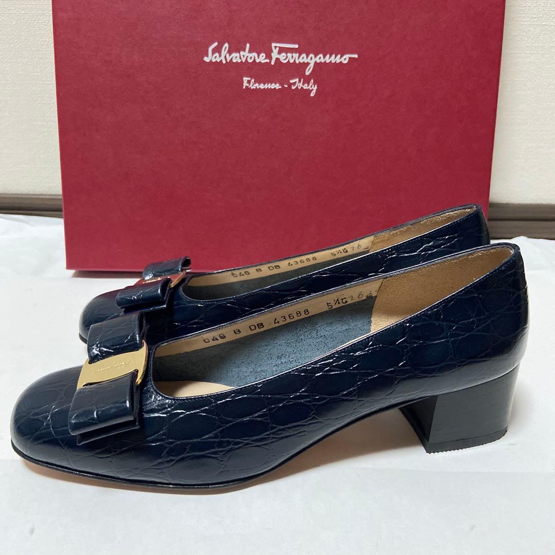 未使用✨Salvatore Ferragamo ネイビー パンプス フェラガモ