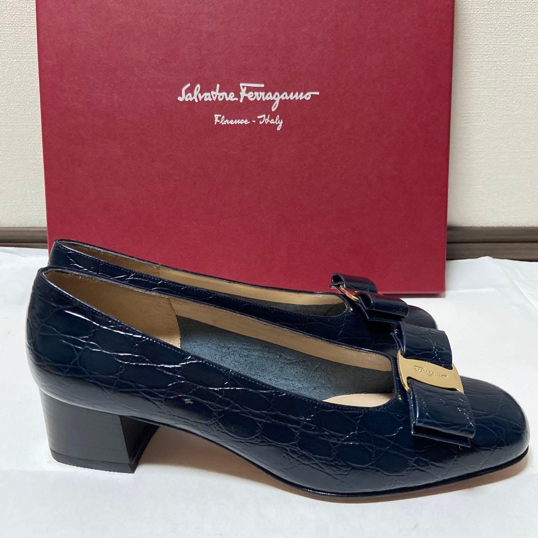 未使用✨Salvatore Ferragamo ネイビー パンプス フェラガモ