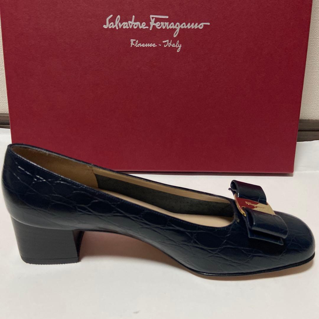 未使用✨Salvatore Ferragamo ネイビー パンプス フェラガモ