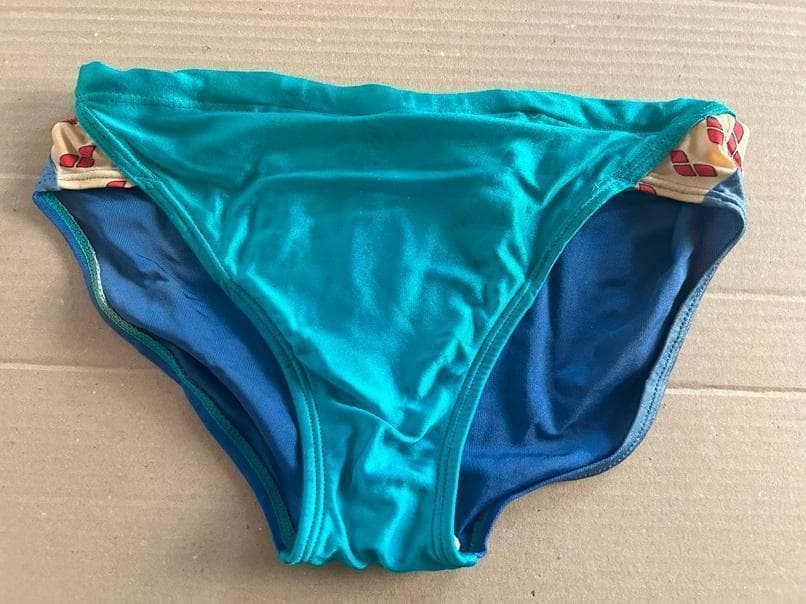 ★超カッコいいデザインとカラー！arena（アリーナ）製 競泳用水着（競パン）★