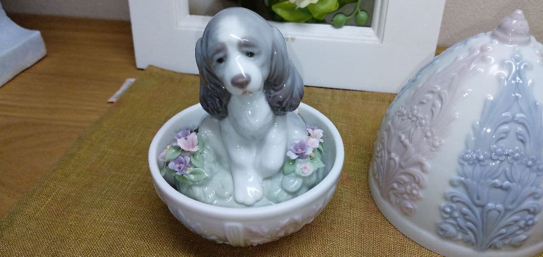 【美品】リヤドロ lladro 6617 卵の中に犬 パピー 飾り物