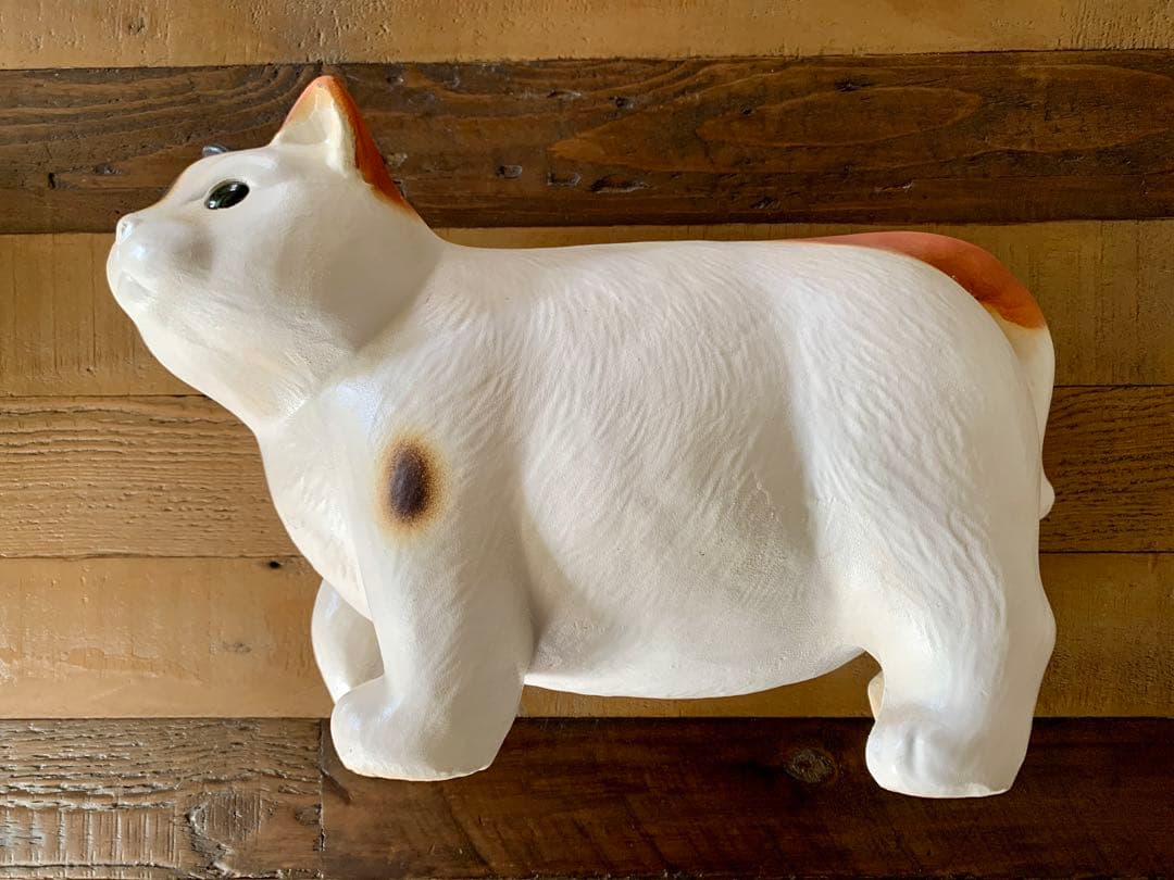 猫の陶器の置物　でぶネコ (三毛）　信楽焼　約39×17×24cm　中村陶器