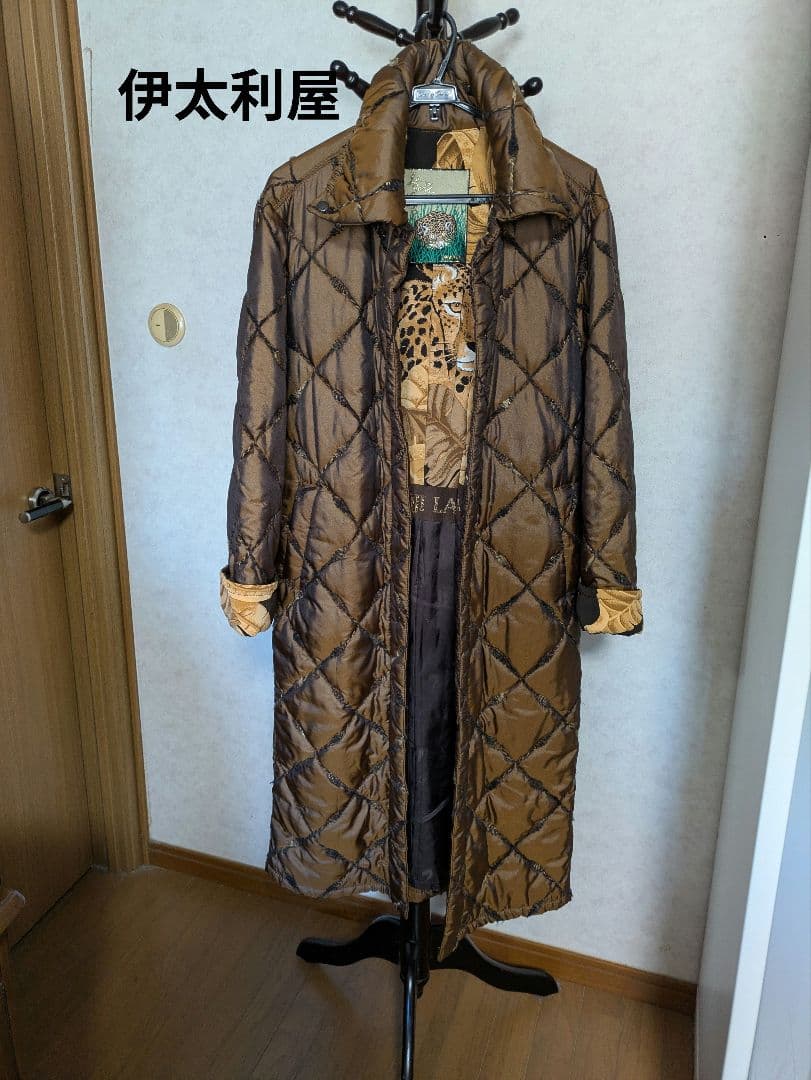 伊太利屋　大き目　キルティングロングコート