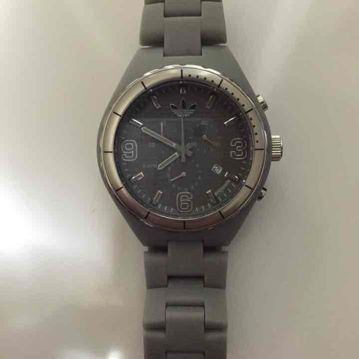 アディダスの時計