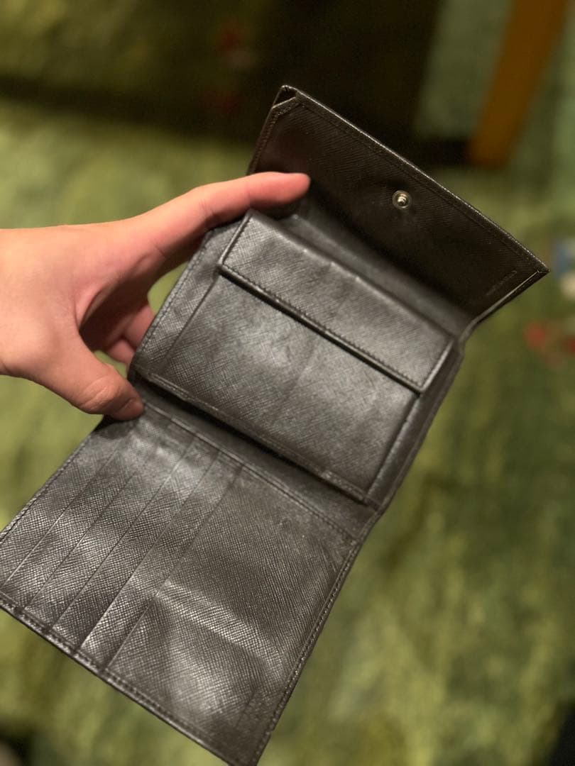 PRADA ダークブラウン 三つ折り財布　証明カード付き