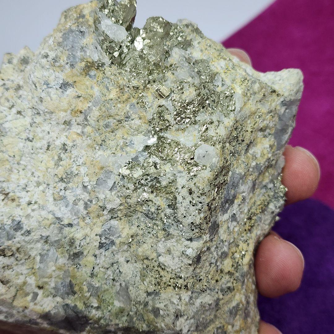 キラキラのパイライトとクリスタル水晶の共生 原石！