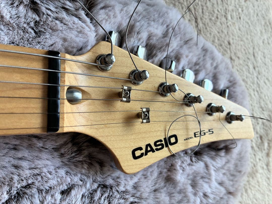 CASIO EG-5 エレキング アンプ・スピーカー内臓エレキギター　ジャンク