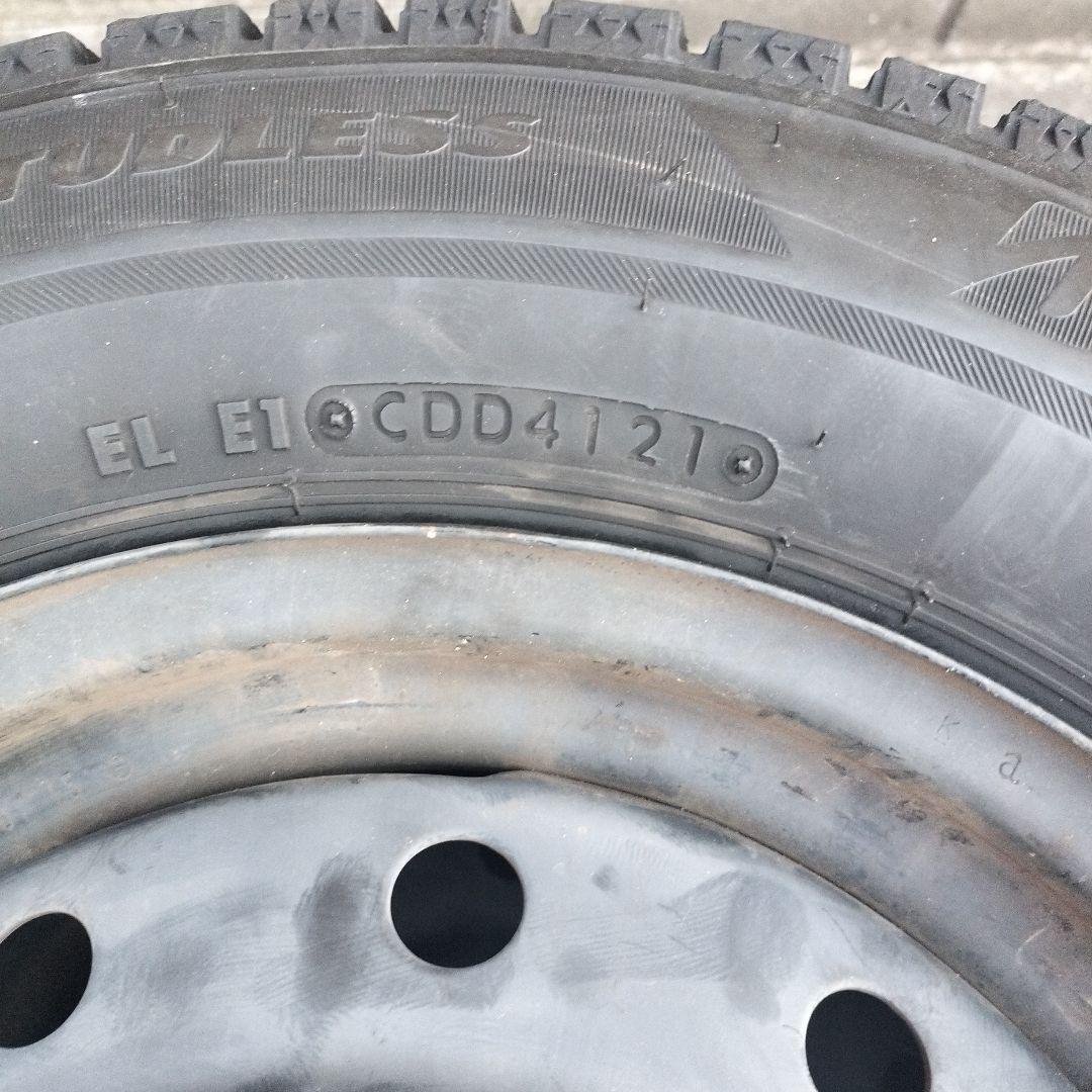 145/80R13 スチールホイル付きスタッドレスタイヤ4本セットの内2本 ②