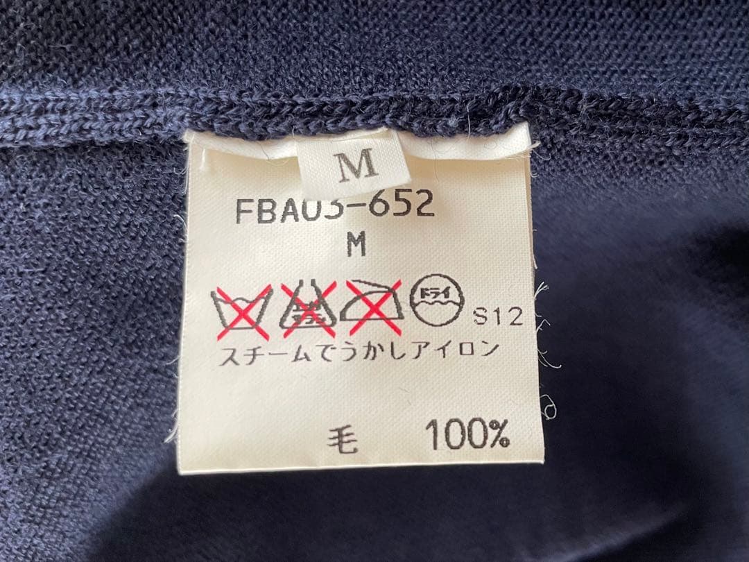 【バーバリー】Burberrys クルーネックウールニット　イニシャル刺繍