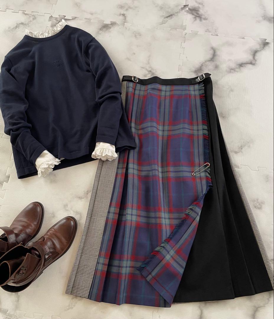 【バーバリー】Burberrys クルーネックウールニット　イニシャル刺繍