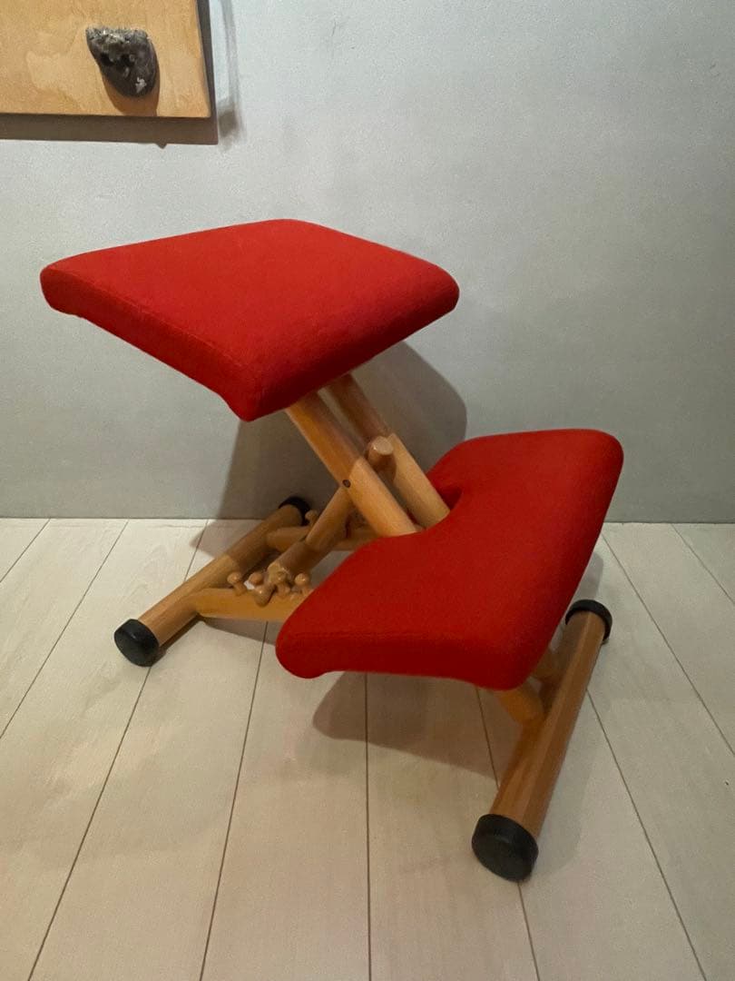 美品　stokke VARIER バランスチェア赤　ジュニアアタッチメント付