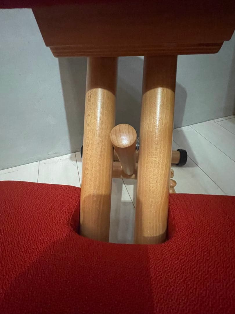 美品　stokke VARIER バランスチェア赤　ジュニアアタッチメント付