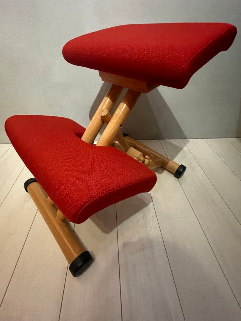 美品　stokke VARIER バランスチェア赤　ジュニアアタッチメント付