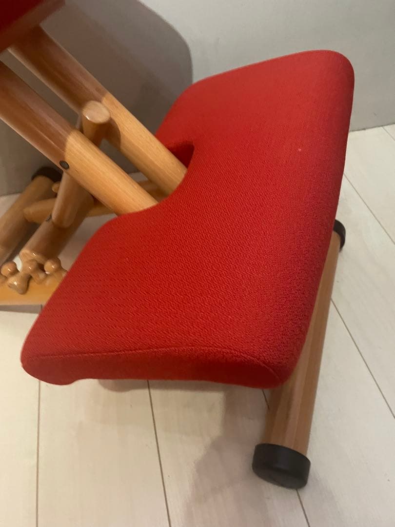 美品　stokke VARIER バランスチェア赤　ジュニアアタッチメント付