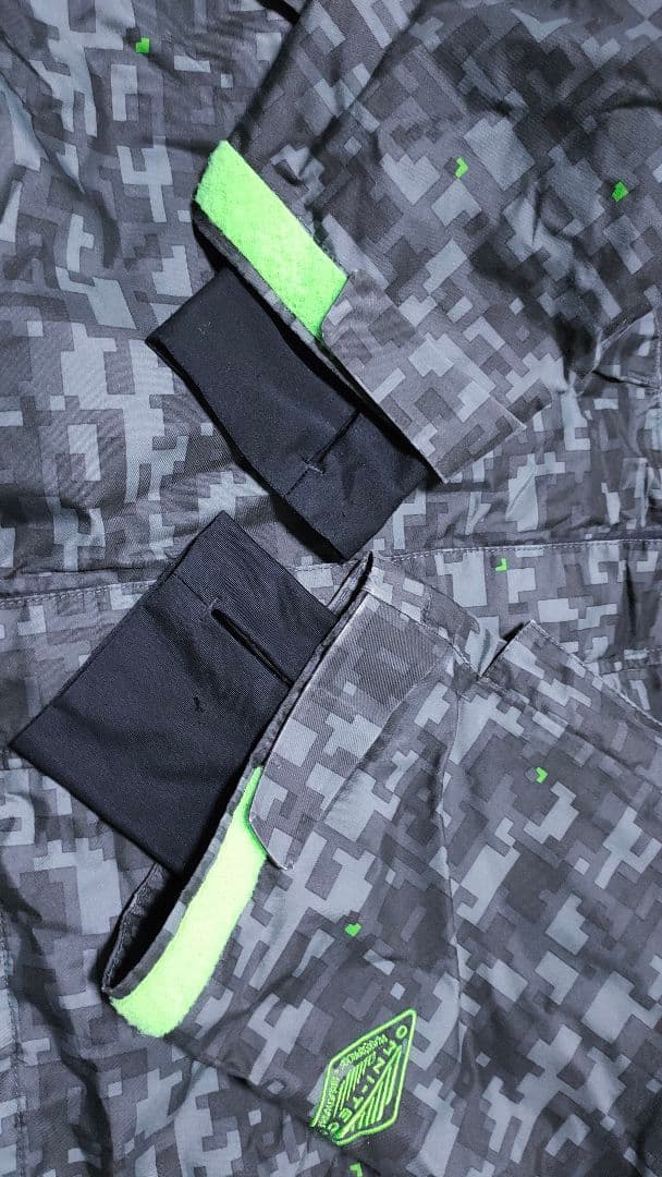 【コロンビア Columbia】 スノーボードウェア メンズ 総柄