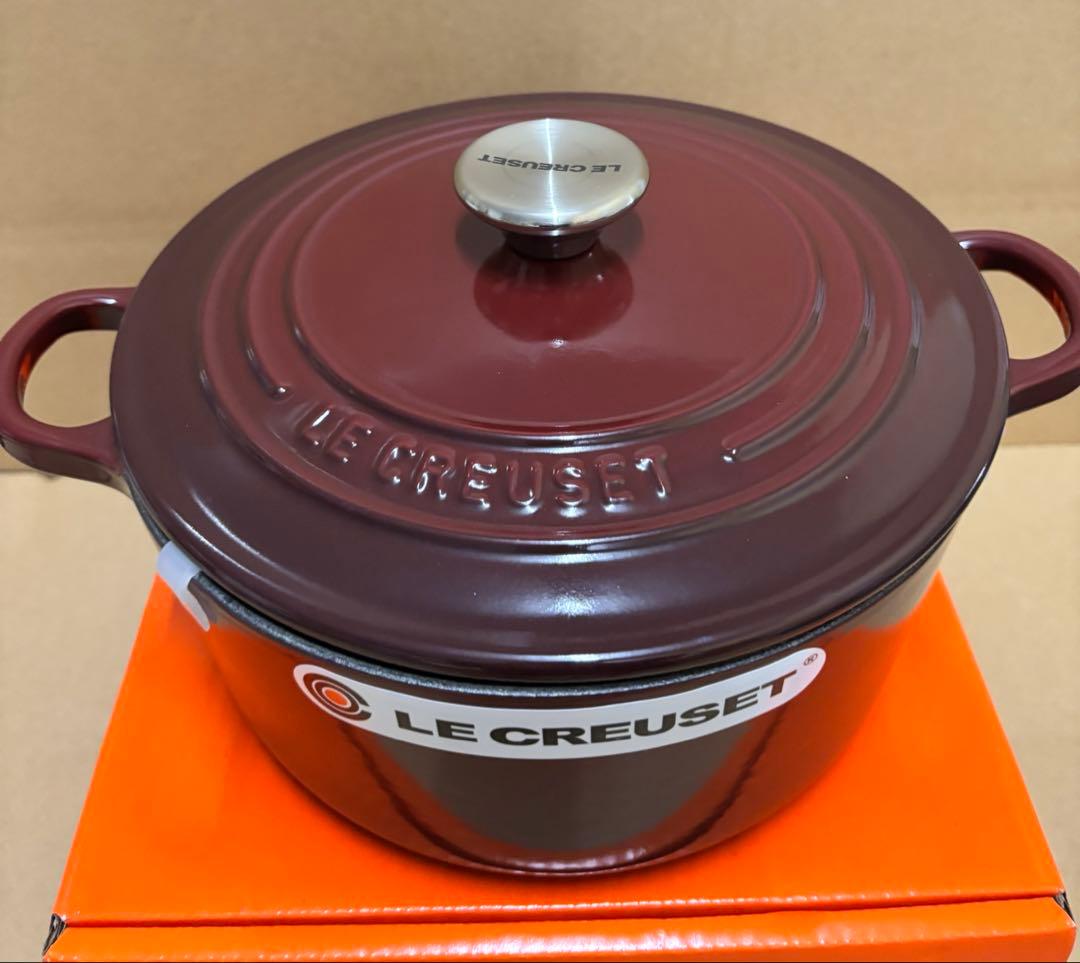 ルクルーゼ　ココット・ロンド 22cm ガーネット (ブラックマットホーロー)