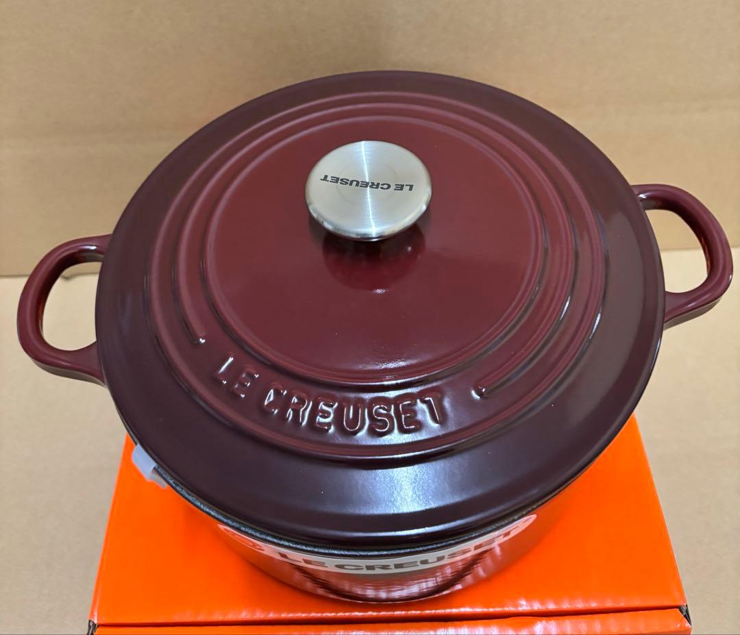 ルクルーゼ　ココット・ロンド 22cm ガーネット (ブラックマットホーロー)