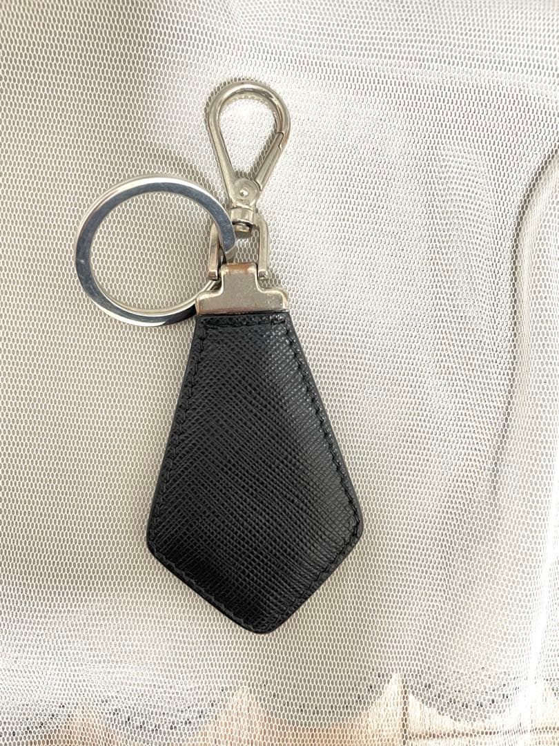 プラダ キーチェーンブラック